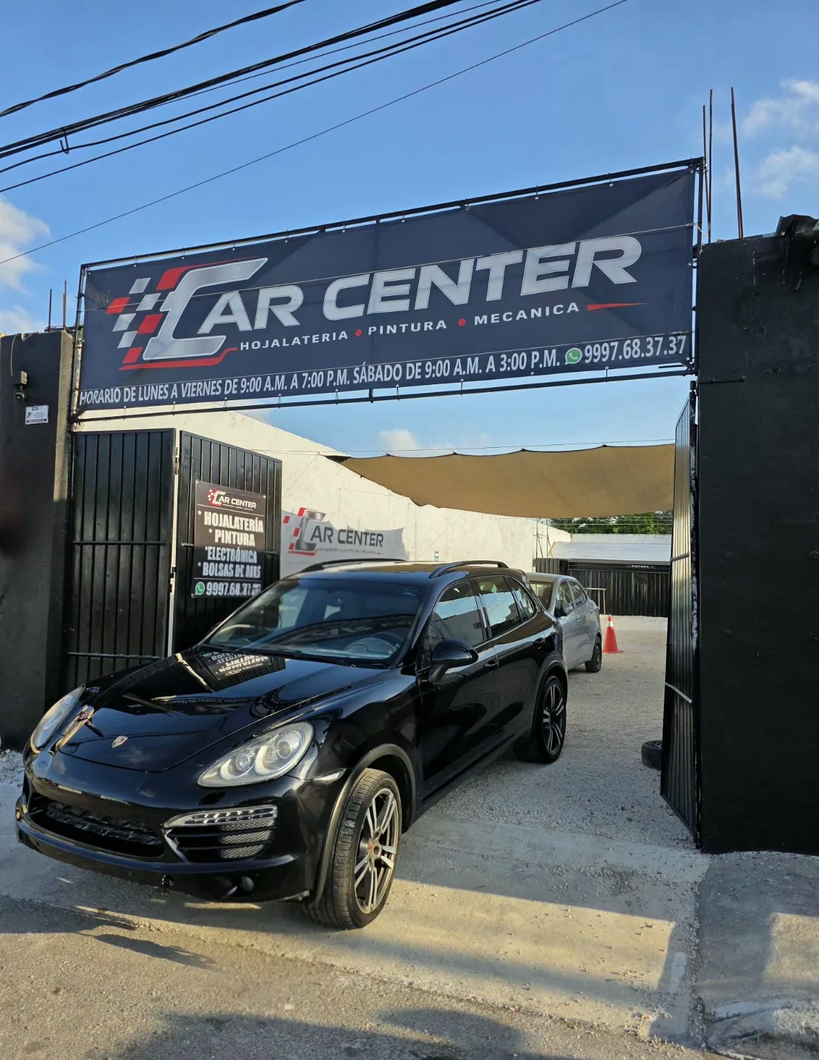SUV premium frente a Car Center - Car Center Mérida