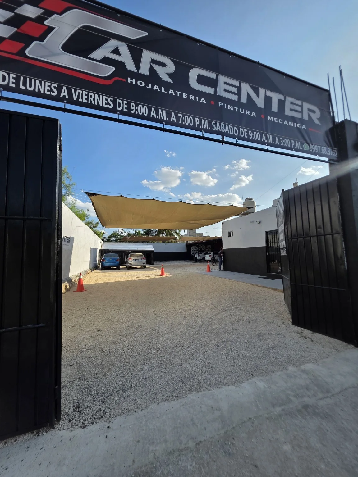Acceso amplio para vehículos - Car Center Mérida